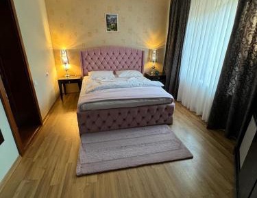 Queen Room with Garden View