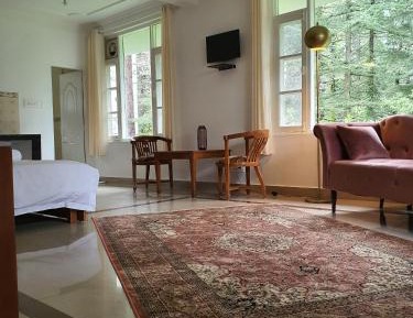 King Studio with Sofa Bed