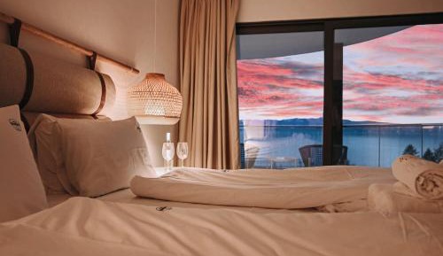 Deluxe Suite with Grand Lake and Pool view
