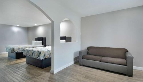 Suite - Non-Smoking