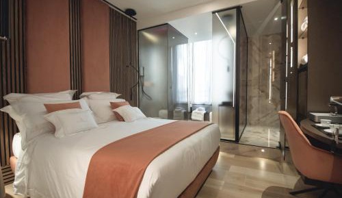 Deluxe Queen Room