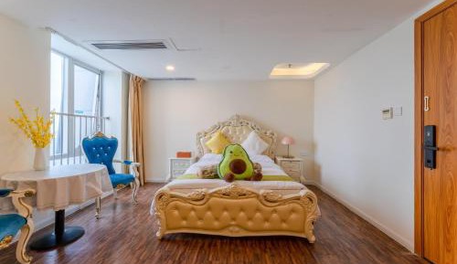 Breeze Avocado King Room