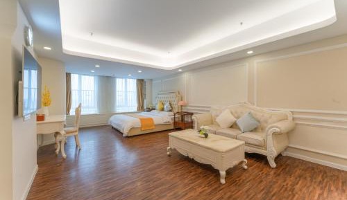 Deluxe Queen Room