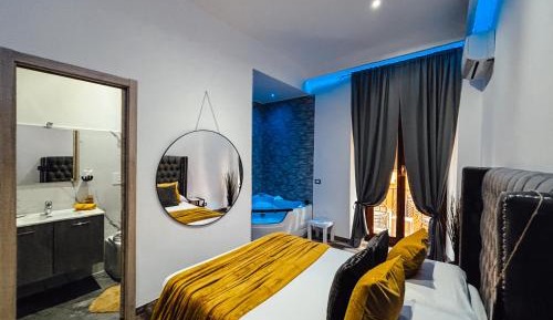 Queen Room with Spa Bath