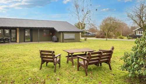 Three-Bedroom Holiday Home 