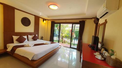 Deluxe King Room