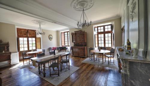 Family Room with Garden View
