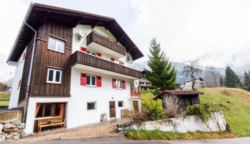 Ten-Bedroom Holiday Home