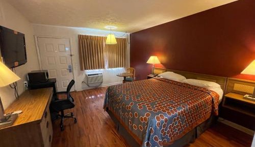 Queen Room - Non-Smoking