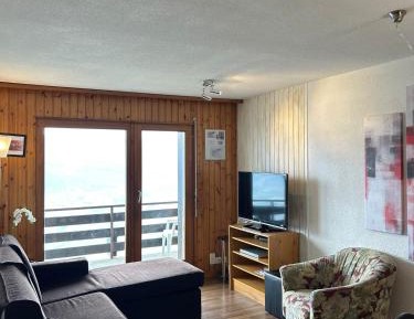 Apartment with Mountain View