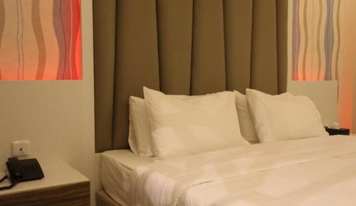 Deluxe Room (2 Adults + 1 Child)
