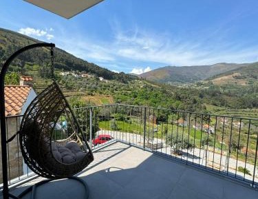 Deluxe Double or Twin Room with Mountain View