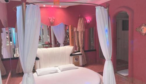 Studio with Spa Bath