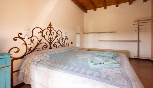 One-Bedroom Apartment with Balcony