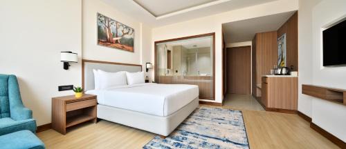 Deluxe King Bedroom