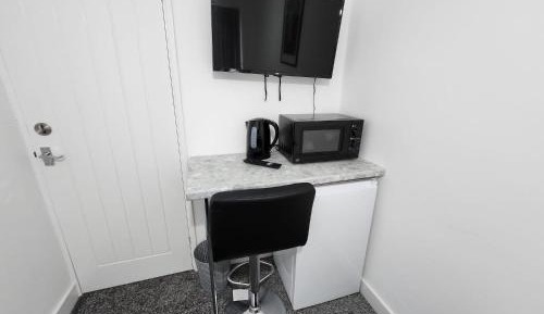 Single Room with Shared Bathroom