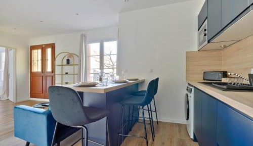 Room #1183944701