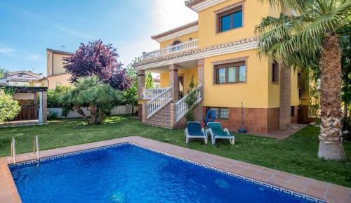 One-Bedroom Apartment with Garden View