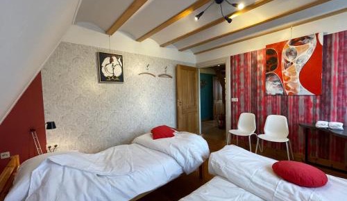 Standard Twin Room with Shared Bathroom