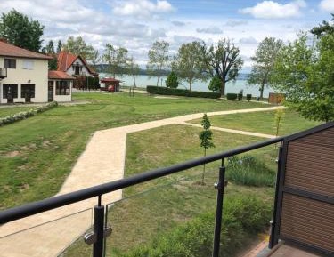 Apartment with Lake View