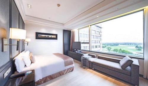 Standard Twin Room with Golf View
