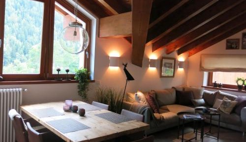 Deluxe Two-Bedroom Apartment with Garden