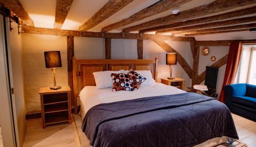 Deluxe King Suite