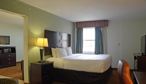 King Suite - Accessible/Non-Smoking
