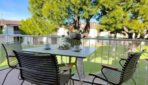 One-Bedroom Apartment with Balcony