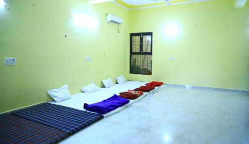 Mixed Dormitory Room