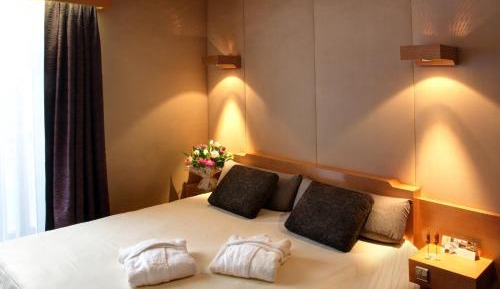 Standing Double Room