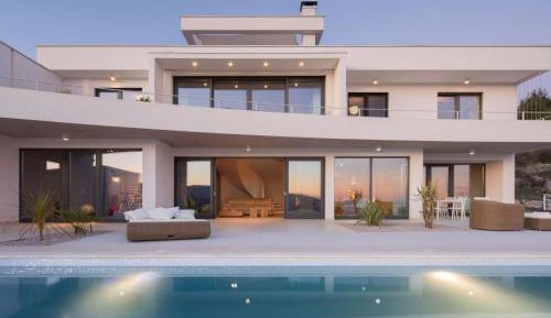 Four-Bedroom Holiday Home