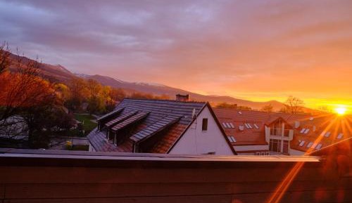 Apartment with Mountain View