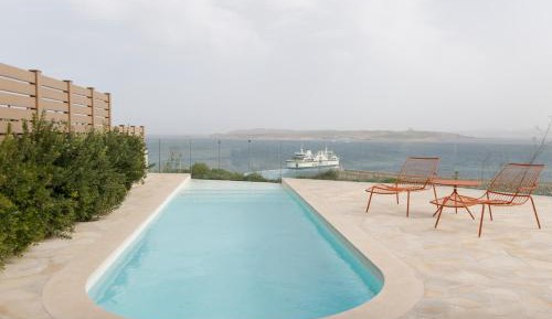 Apartment with Pool View 
