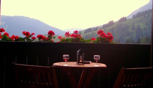 Apartment with Mountain View
