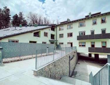 Apartment with Mountain View