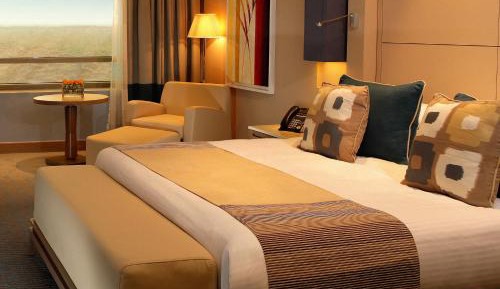 Guest Room with Lounge Access - King Bed