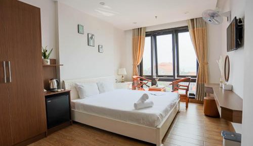 Deluxe Double Room with Side Sea View