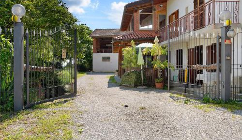 Villa with Garden View
