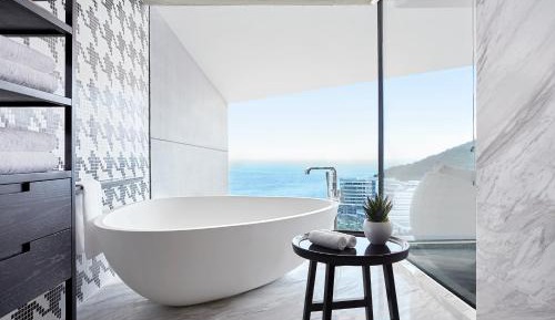 Glamorous Room, Guest room, 1 King, Ocean view, Balcony