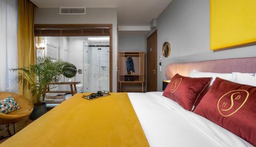 Standard King Room