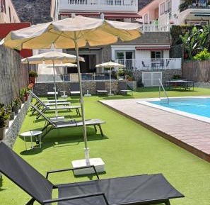 Apartment with Pool View 