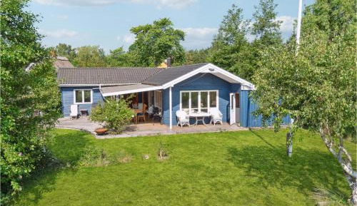 Three-Bedroom Holiday Home 