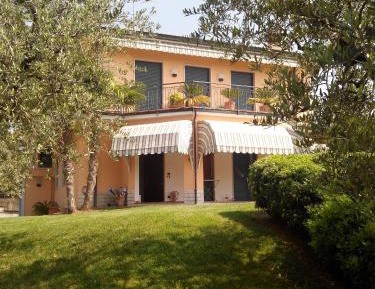 Apartment with Garden View