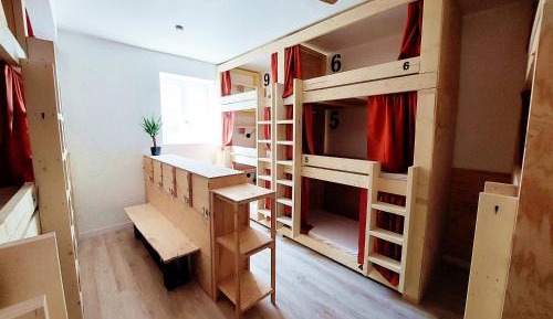 Single Bed in Mixed Dormitory Room (15 Adults)