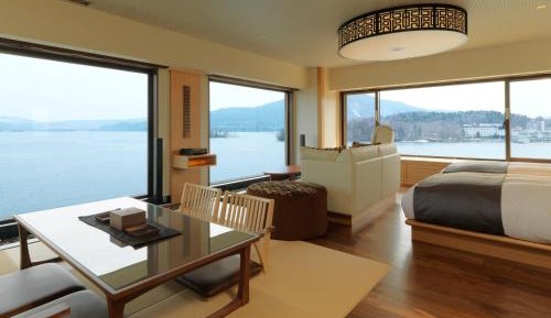 Panoramic View Corner Suite with Hot Spring, Lake View - Non-Smoking - Buffet Breakfast + Buffet Dinner Included 