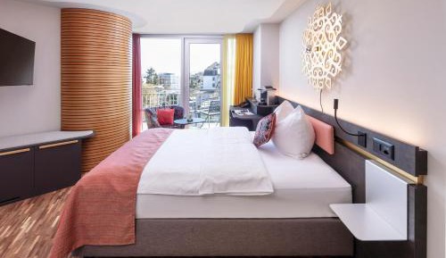 City Queen Room with Balcony