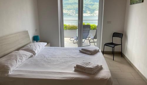 Two-Bedroom Apartment with Lake View - Split Level