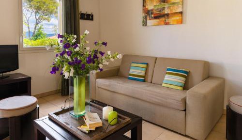 One-Bedroom Apartment (4 Adults)