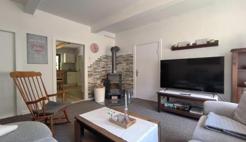 Three-Bedroom Apartment with Shower